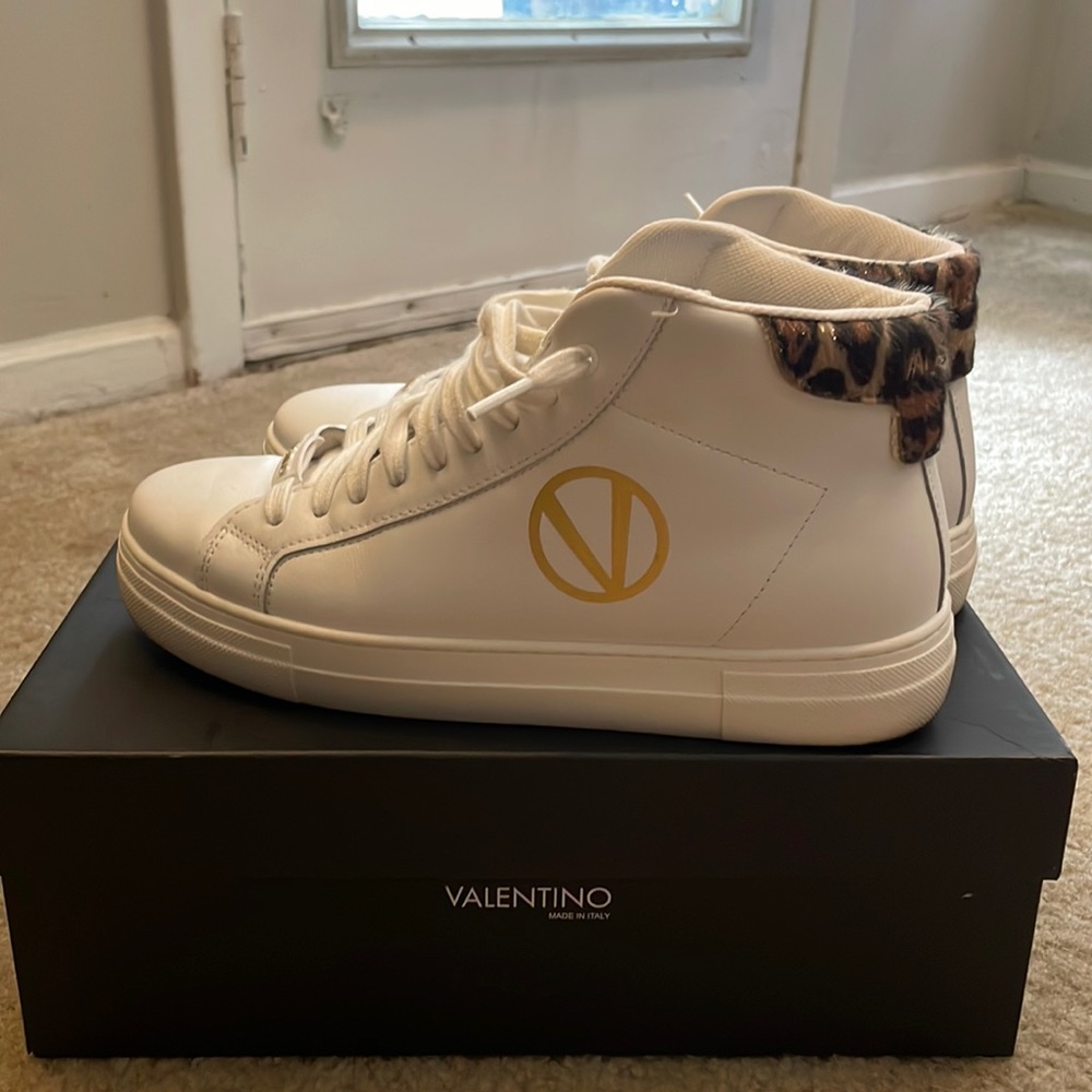 Womens Size 9.5 Valentino Sneakers